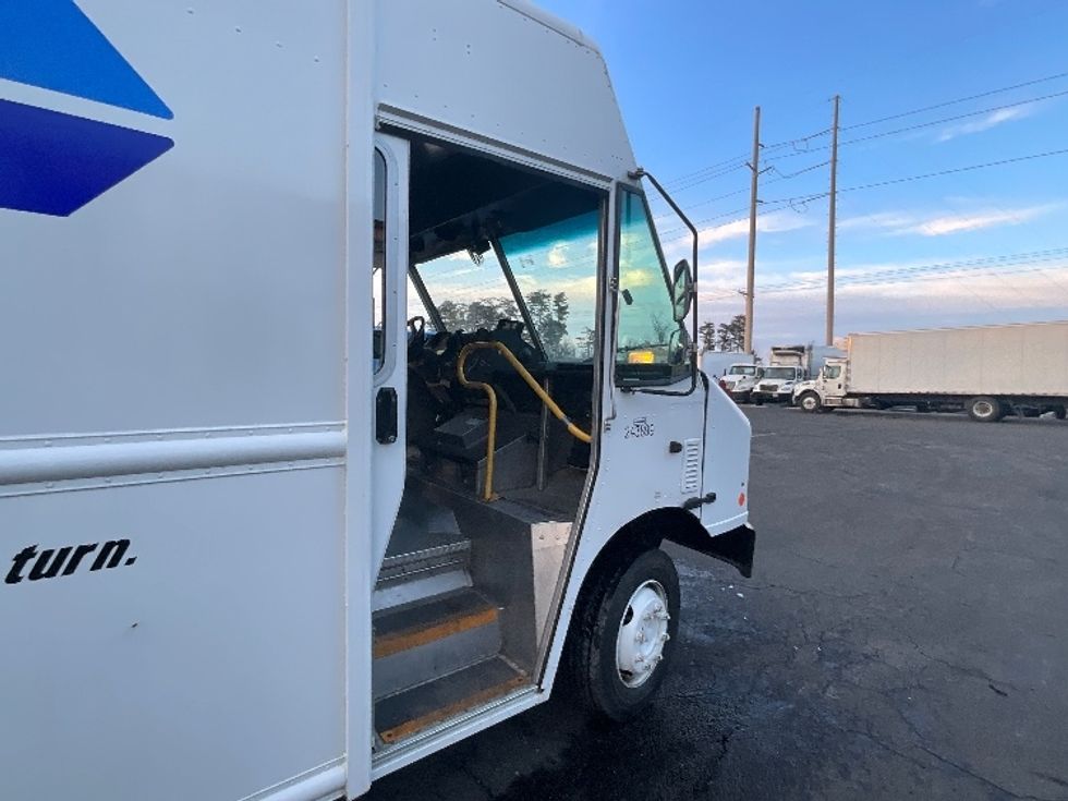 Walk-in Van (Step Van)-Light and Medium Duty Trucks-Freightliner-2022-MT55G-Sterling-VA-41,075\n\t\tmiles-$ 66,500 - Image 19