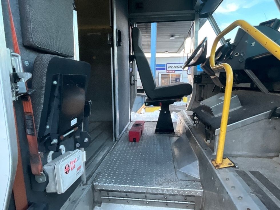 Walk-in Van (Step Van)-Light and Medium Duty Trucks-Freightliner-2022-MT55G-Sterling-VA-41,075\n\t\tmiles-$ 66,500 - Image 21