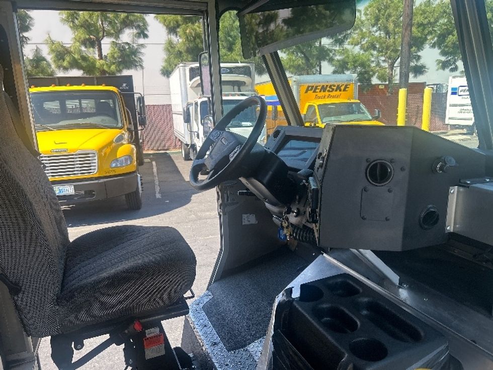 Walk-in Van (Step Van)-Light and Medium Duty Trucks-Freightliner-2024-MT45-Torrance-CA-73,546\n\t\tmiles-$ 74,500 - Image 21