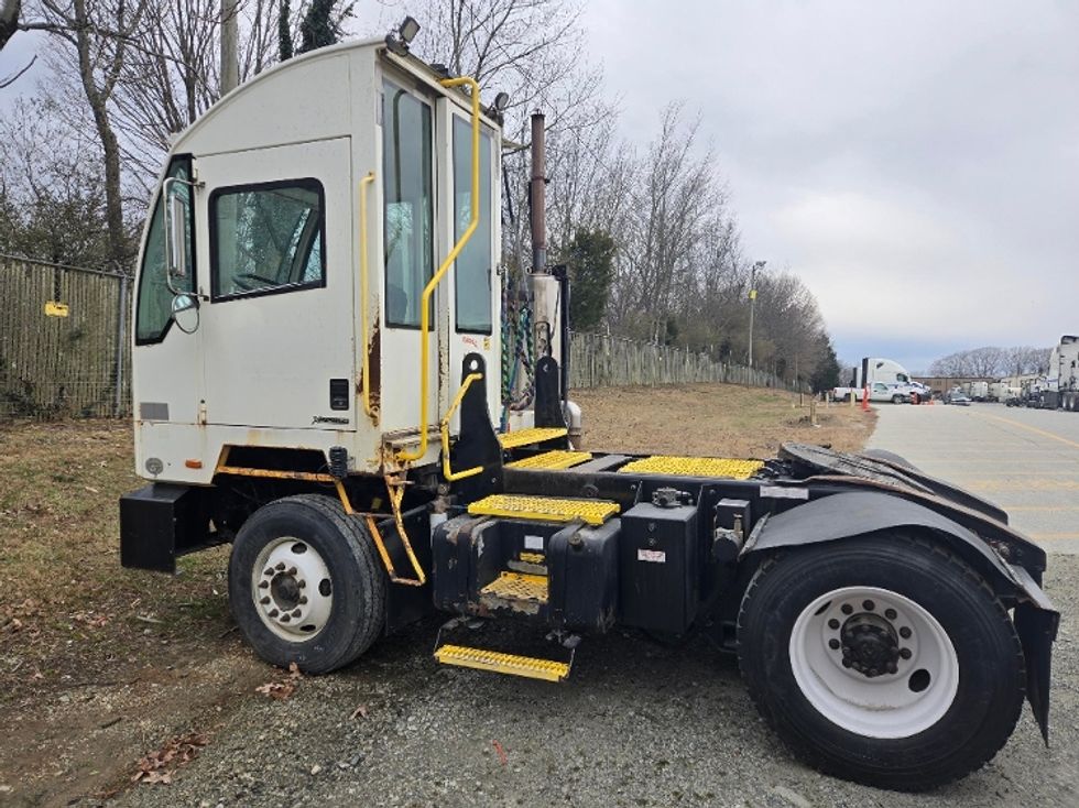 Yard Truck-Heavy Duty Tractors-Autocar-2014-XSPOTTER-Greensboro-NC-51,156\n\t\tmiles-$ 39,250 - Image 2