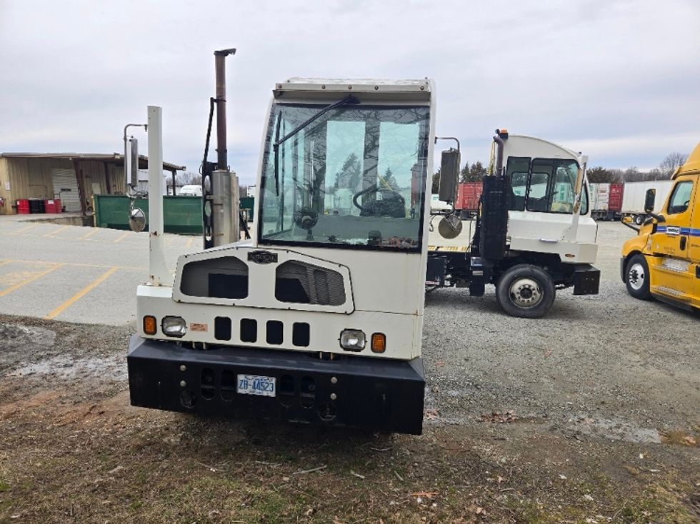 Yard Truck-Heavy Duty Tractors-Autocar-2014-XSPOTTER-Greensboro-NC-51,156\n\t\tmiles-$ 39,250 - Image 6