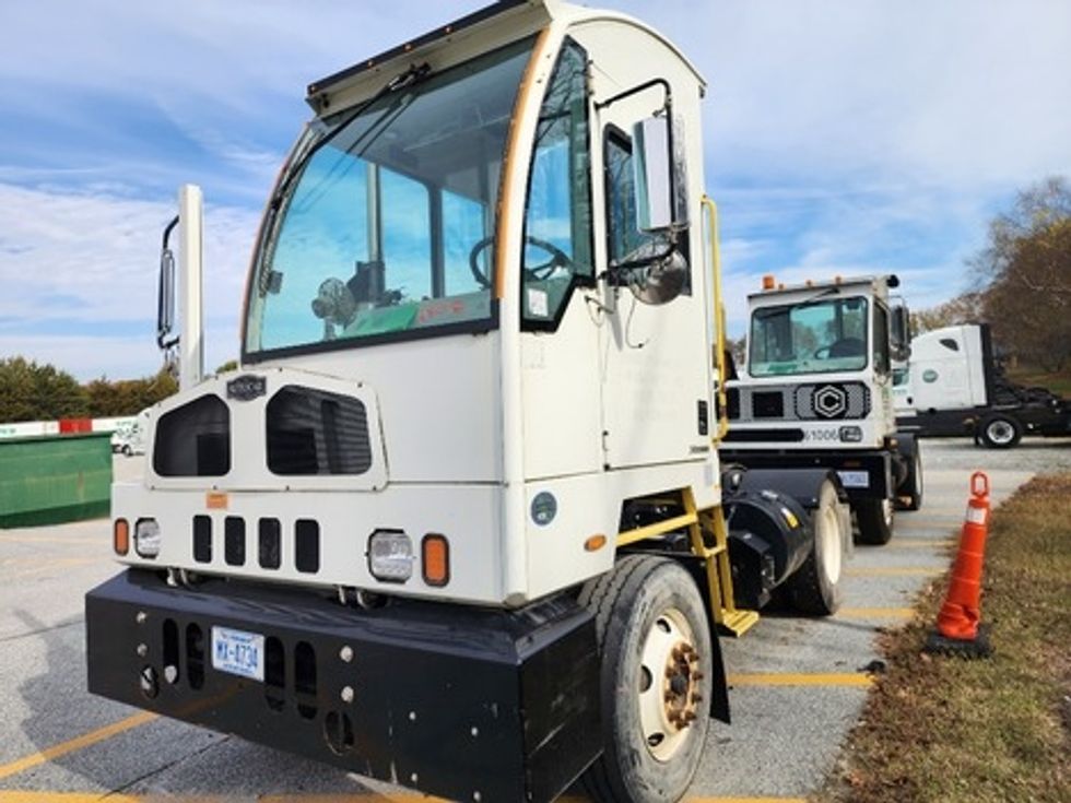 Yard Truck-Heavy Duty Tractors-Autocar-2018-XSPOTTER-Greensboro-NC-248,937\n\t\tmiles-$ 40,000 - Image 2