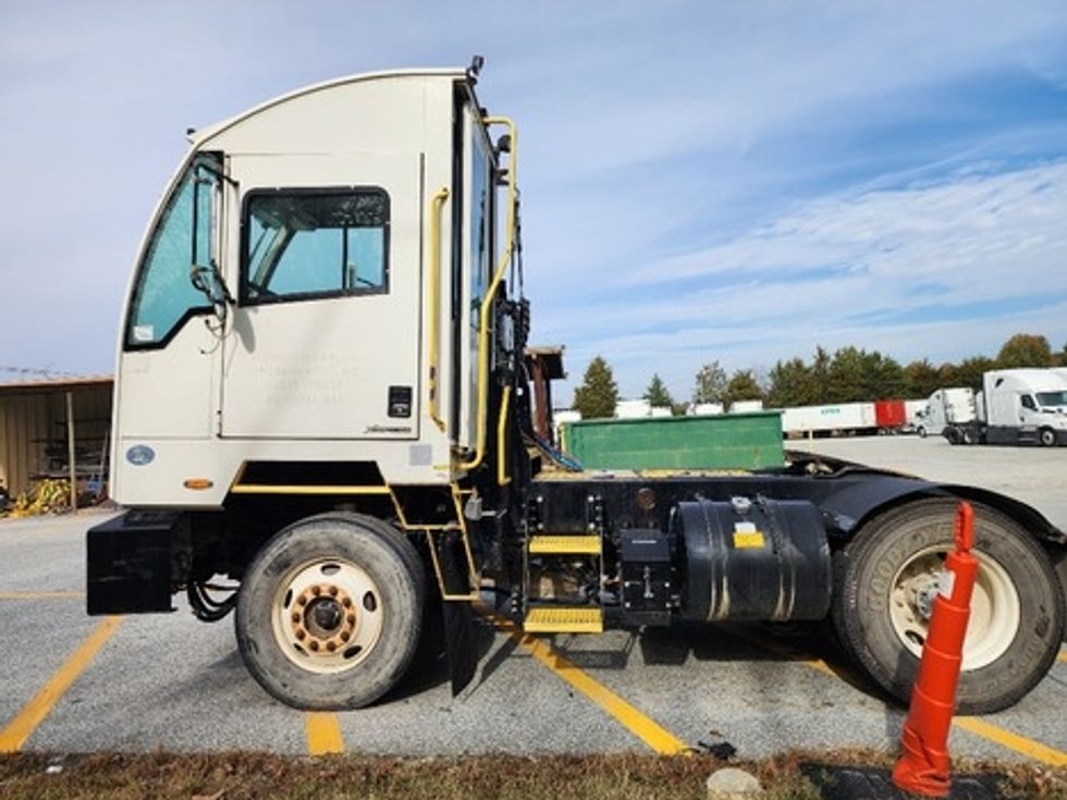 Yard Truck-Heavy Duty Tractors-Autocar-2018-XSPOTTER-Greensboro-NC-248,937\n\t\tmiles-$ 40,000 - Image 3