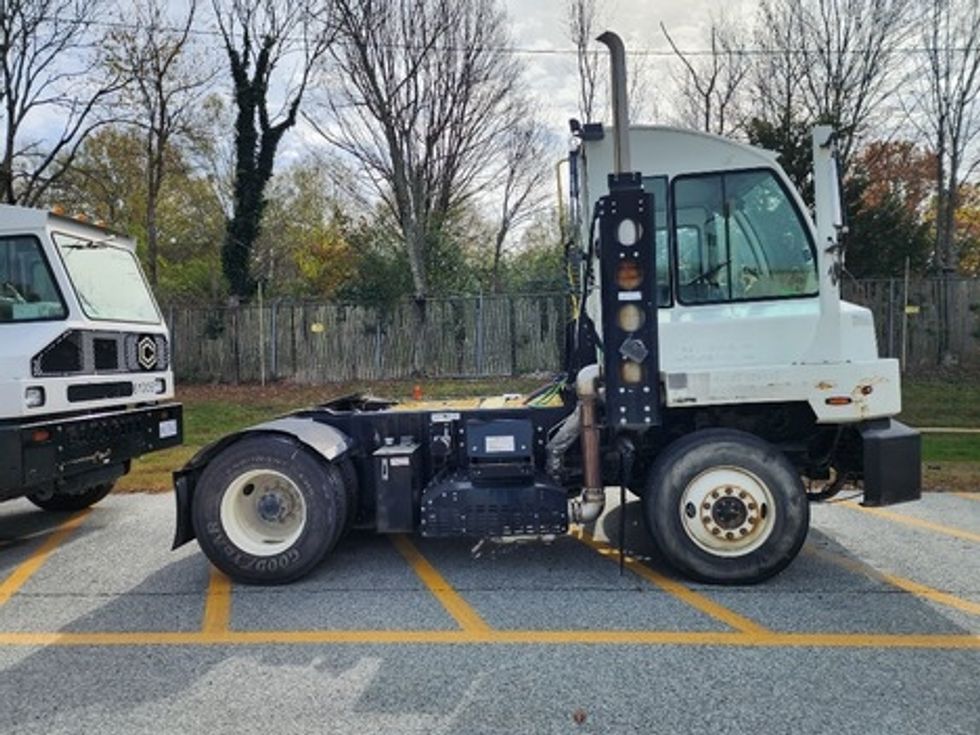 Yard Truck-Heavy Duty Tractors-Autocar-2018-XSPOTTER-Greensboro-NC-248,937\n\t\tmiles-$ 40,000 - Image 7