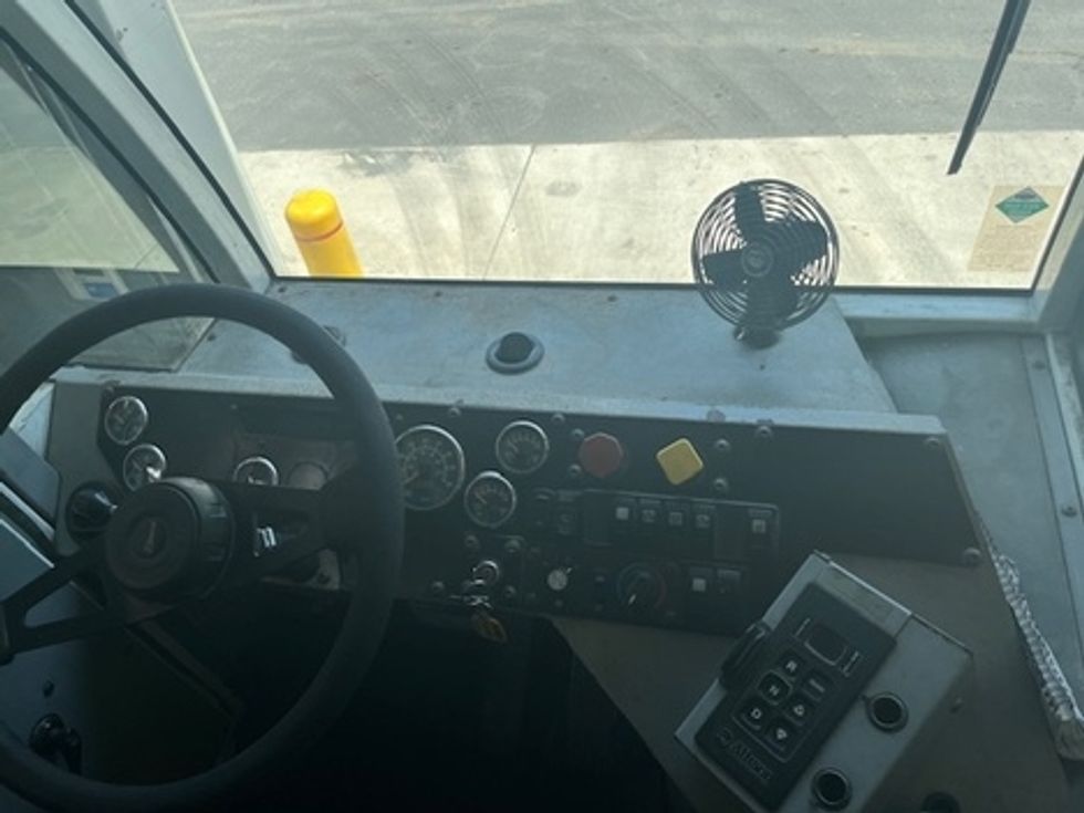 Yard Truck-Heavy Duty Tractors-Autocar-2018-XSPOTTER-Sanford-NC-60,216\n\t\tmiles-$ 53,000 - Image 6