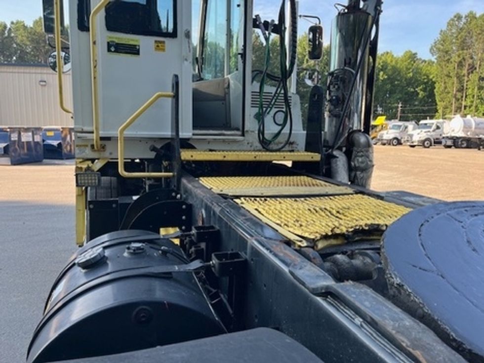 Yard Truck-Heavy Duty Tractors-Autocar-2018-XSPOTTER-Sanford-NC-60,216\n\t\tmiles-$ 53,000 - Image 9