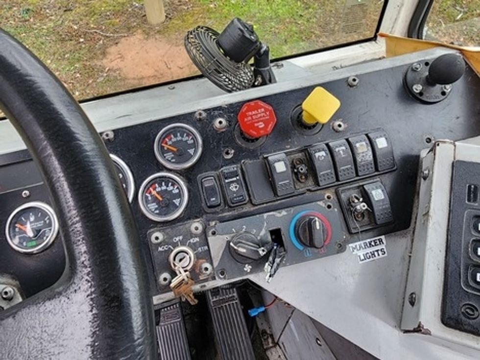 Yard Truck-Heavy Duty Tractors-Autocar-2019-XSPOTTER-Greensboro-NC-41,943\n\t\tmiles-$ 67,500 - Image 15