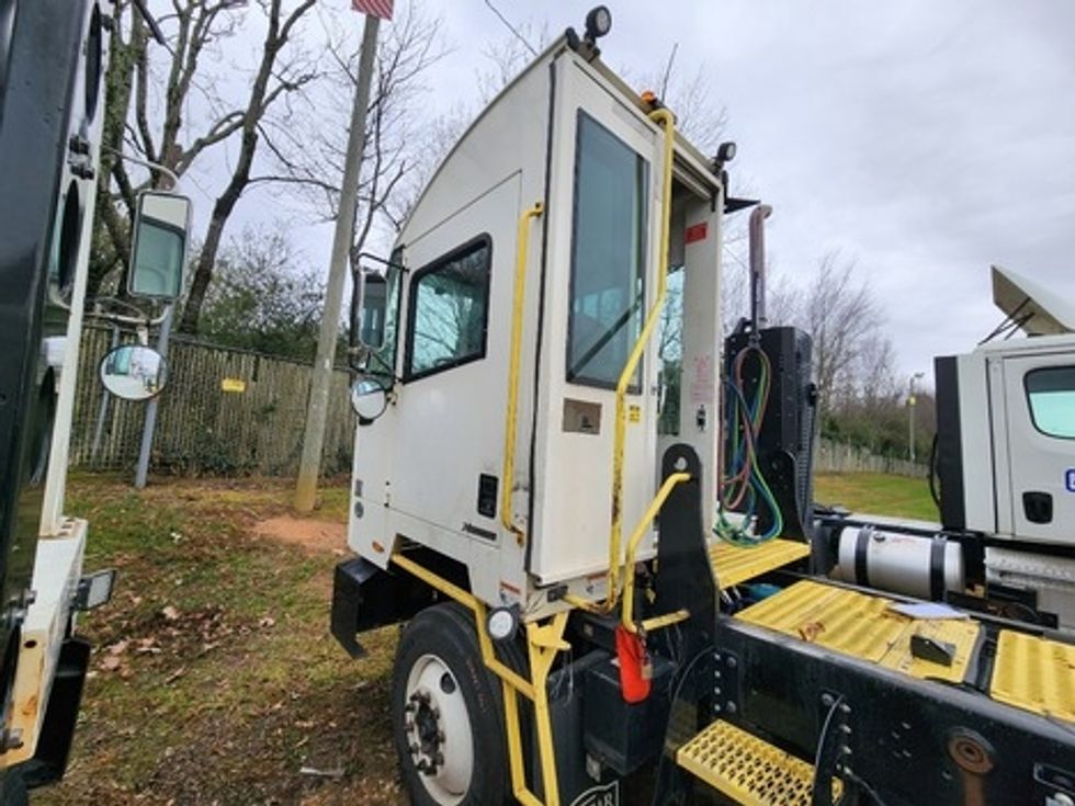 Yard Truck-Heavy Duty Tractors-Autocar-2019-XSPOTTER-Greensboro-NC-41,943\n\t\tmiles-$ 67,500 - Image 4