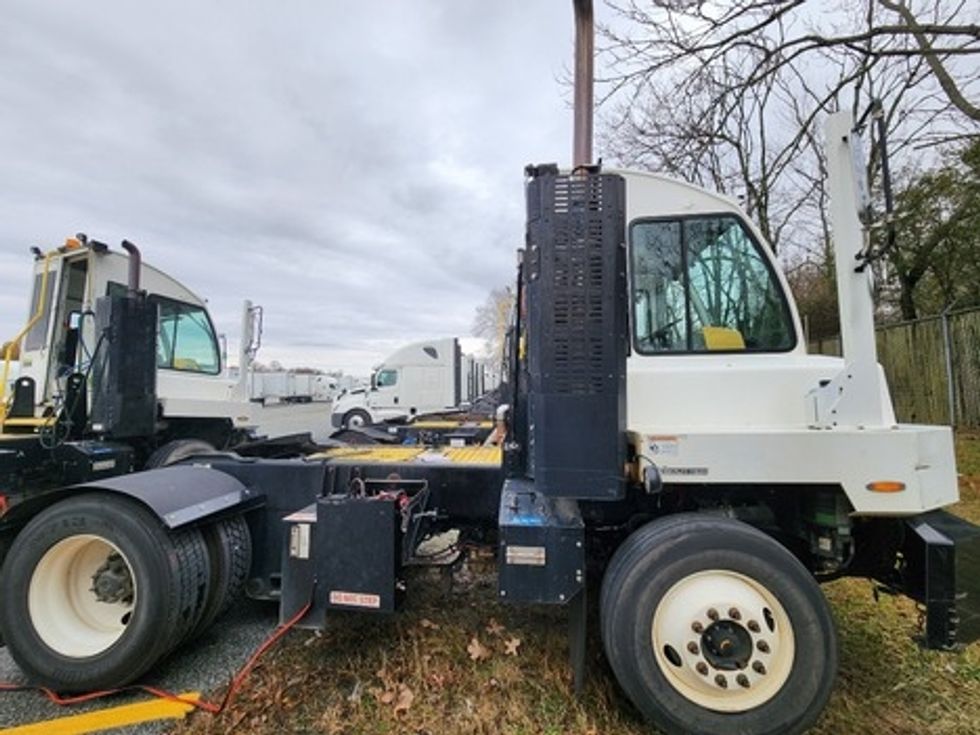 Yard Truck-Heavy Duty Tractors-Autocar-2019-XSPOTTER-Greensboro-NC-41,943\n\t\tmiles-$ 67,500 - Image 8