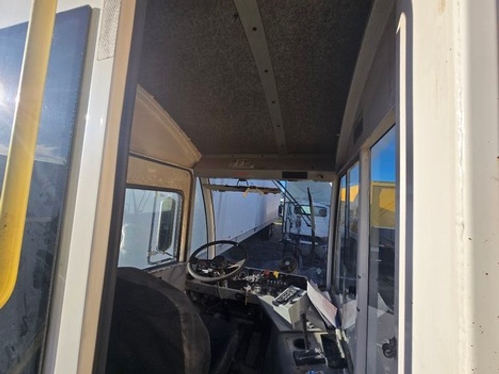 Yard Truck-Heavy Duty Tractors-Autocar-2019-XSPOTTER-Hammond-LA-99,372\n\t\tmiles-$ 63,750 - Image 10