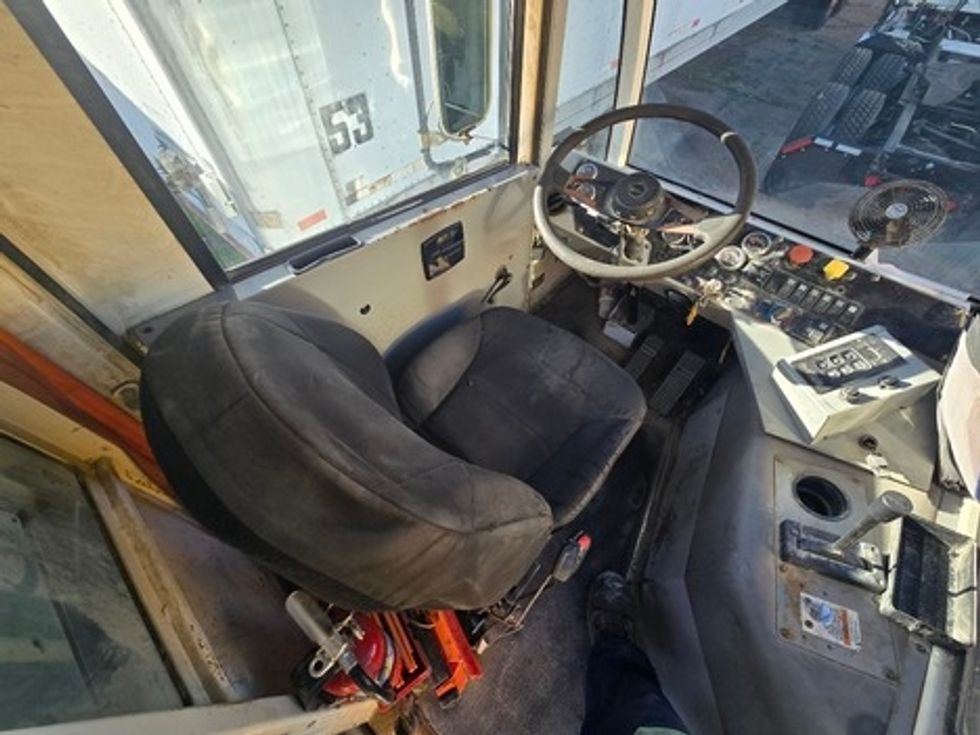 Yard Truck-Heavy Duty Tractors-Autocar-2019-XSPOTTER-Hammond-LA-99,372\n\t\tmiles-$ 63,750 - Image 11