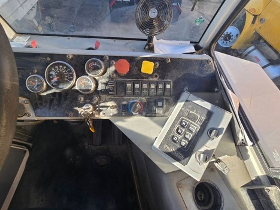 Yard Truck-Heavy Duty Tractors-Autocar-2019-XSPOTTER-Hammond-LA-99,372\n\t\tmiles-$ 63,750 - Image 12