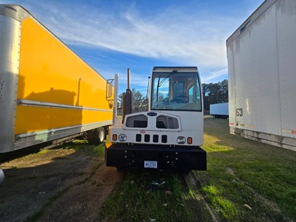 Yard Truck-Heavy Duty Tractors-Autocar-2019-XSPOTTER-Hammond-LA-99,372\n\t\tmiles-$ 63,750 - Image 2