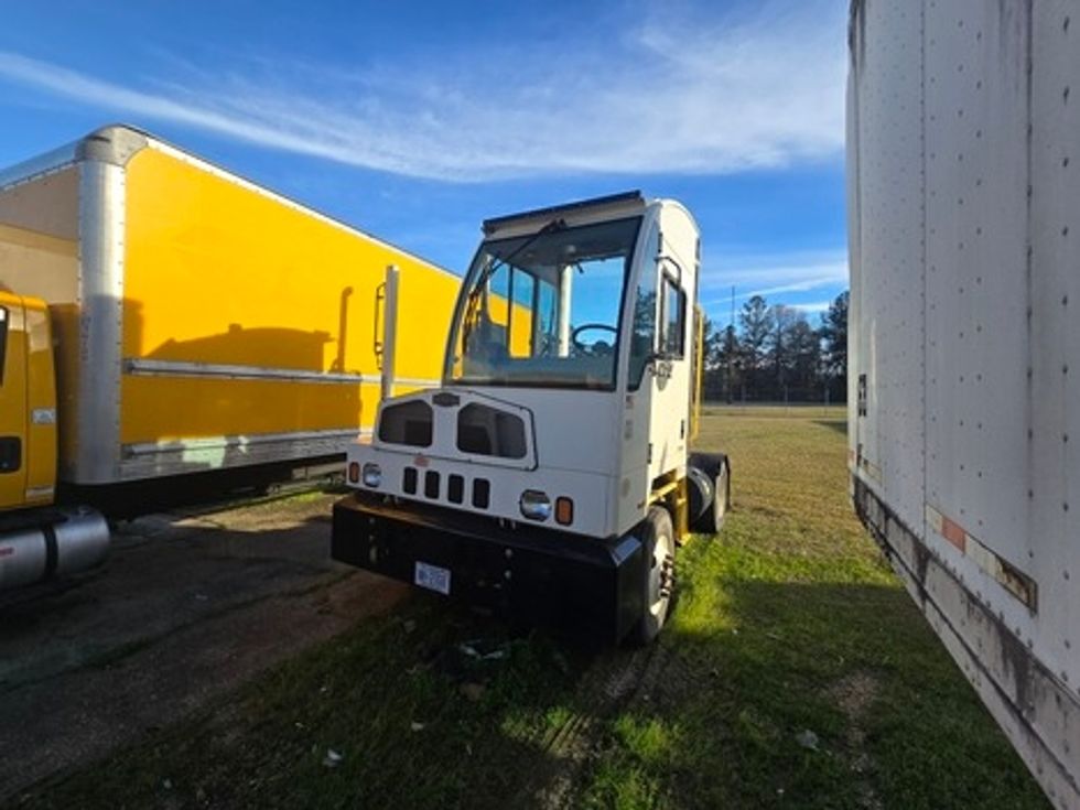 Yard Truck-Heavy Duty Tractors-Autocar-2019-XSPOTTER-Hammond-LA-99,372\n\t\tmiles-$ 63,750 - Image 3