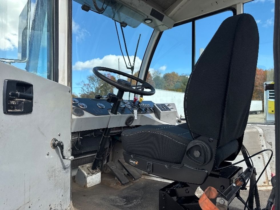 Yard Truck-Heavy Duty Tractors-Autocar-2020-ACTT42-Kalamazoo-MI-49,880\n\t\tmiles-$ 68,750 - Image 9