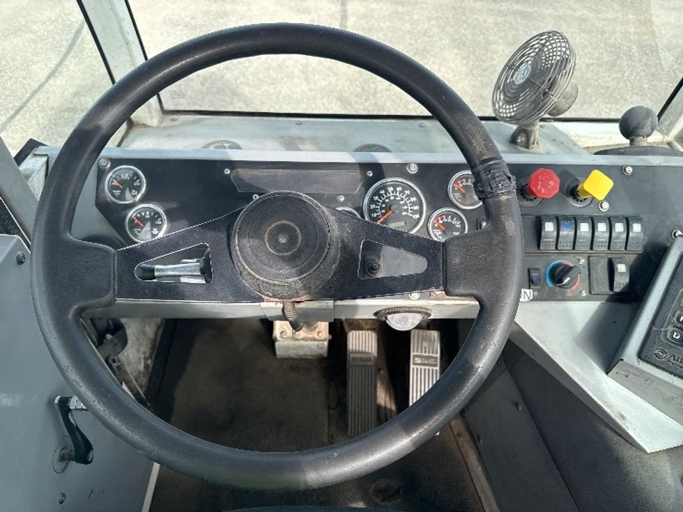 Yard Truck-Heavy Duty Tractors-Autocar-2020-ACTT42-Kalamazoo-MI-56,373\n\t\tmiles-$ 73,000 - Image 11