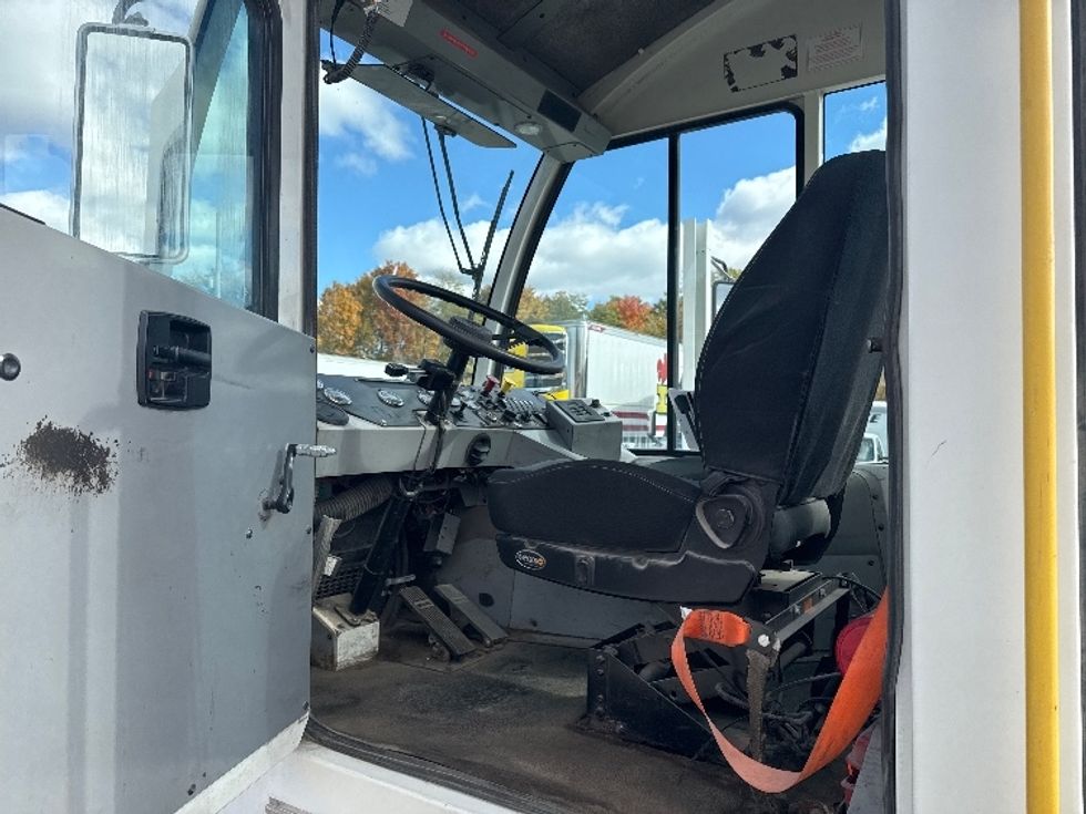 Yard Truck-Heavy Duty Tractors-Autocar-2020-ACTT42-Kalamazoo-MI-56,373\n\t\tmiles-$ 73,000 - Image 9