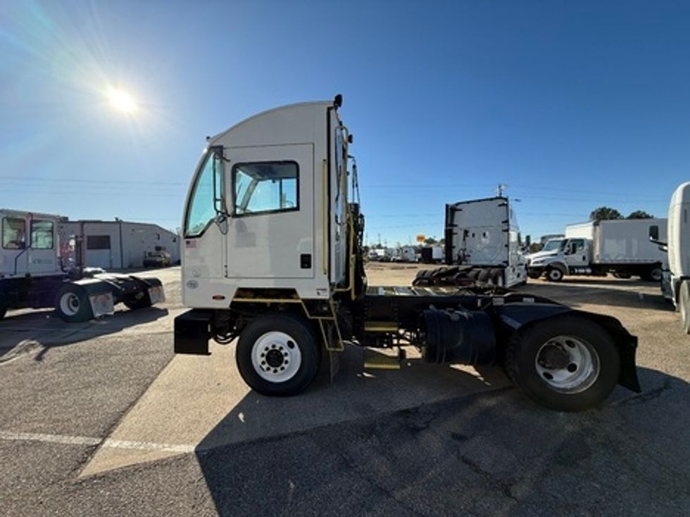 Yard Truck-Heavy Duty Tractors-Autocar-2020-XSPOTTER-Belden-MS-65,894\n\t\tmiles-$ 72,000 - Image 3
