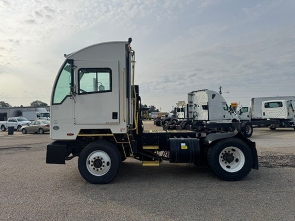 Yard Truck-Heavy Duty Tractors-Autocar-2020-XSPOTTER-Belden-MS-68,841\n\t\tmiles-$ 72,000 - Image 2