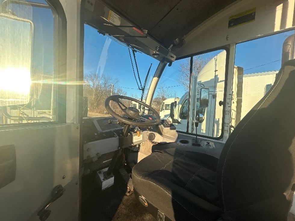 Yard Truck-Heavy Duty Tractors-Autocar-2022-ACTT42-Battle Creek-MI-57,432\n\t\tmiles-$ 89,250 - Image 10