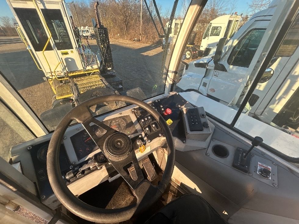 Yard Truck-Heavy Duty Tractors-Autocar-2022-ACTT42-Battle Creek-MI-57,432\n\t\tmiles-$ 89,250 - Image 11