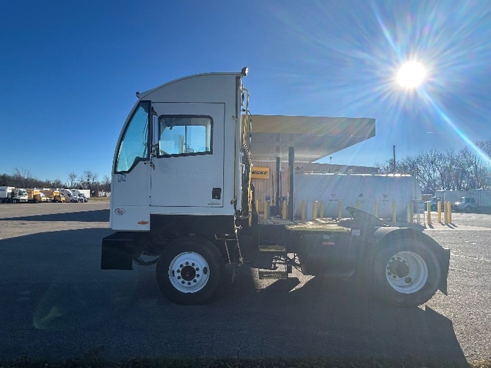 Yard Truck-Heavy Duty Tractors-Autocar-2022-ACTT42-Battle Creek-MI-57,432\n\t\tmiles-$ 89,250 - Image 4