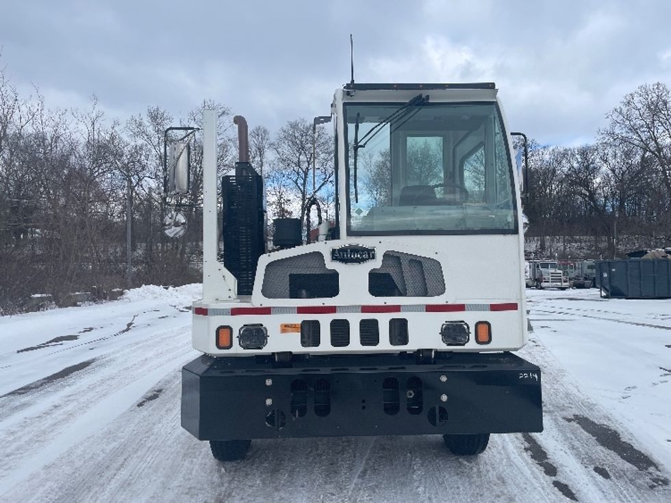 Yard Truck-Heavy Duty Tractors-Autocar-2022-ACTT42-Kalamazoo-MI-2,573\n\t\tmiles-$ 96,500 - Image 2