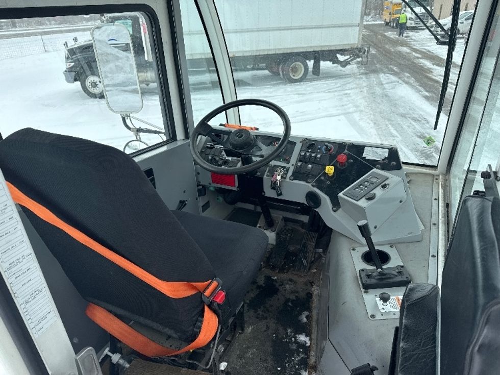 Yard Truck-Heavy Duty Tractors-Autocar-2022-ACTT42-Kalamazoo-MI-2,573\n\t\tmiles-$ 96,500 - Image 9