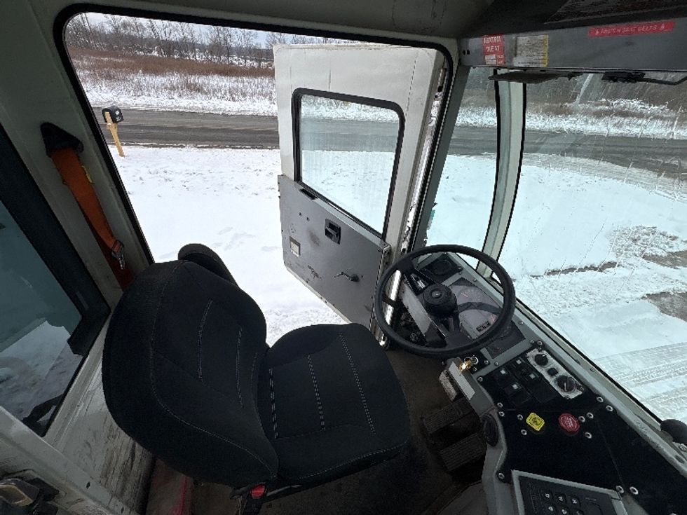 Yard Truck-Heavy Duty Tractors-Autocar-2022-ACTT42-Kalamazoo-MI-31,007\n\t\tmiles-$ 97,500 - Image 13