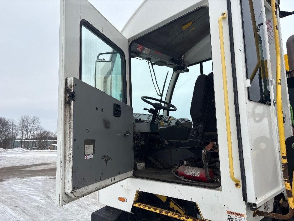 Yard Truck-Heavy Duty Tractors-Autocar-2022-ACTT42-Kalamazoo-MI-31,007\n\t\tmiles-$ 97,500 - Image 9