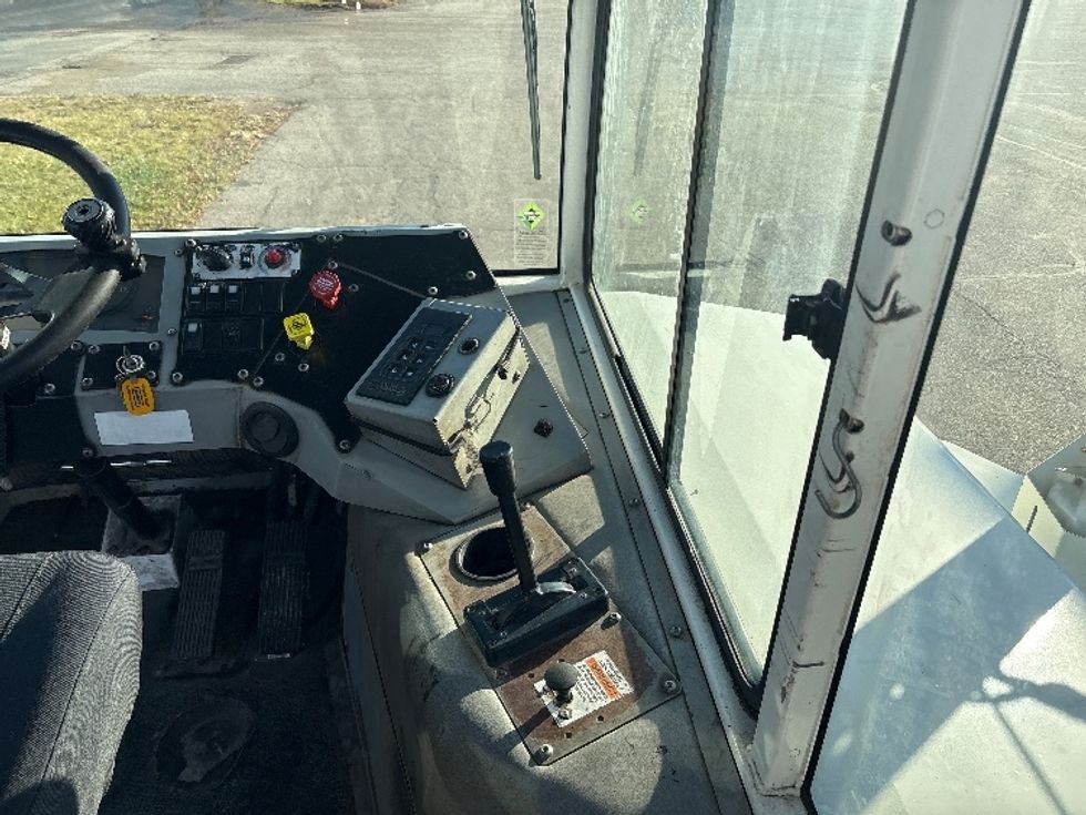 Yard Truck-Heavy Duty Tractors-Autocar-2022-ACTT42-Kalamazoo-MI-59,514\n\t\tmiles-$ 94,750 - Image 12