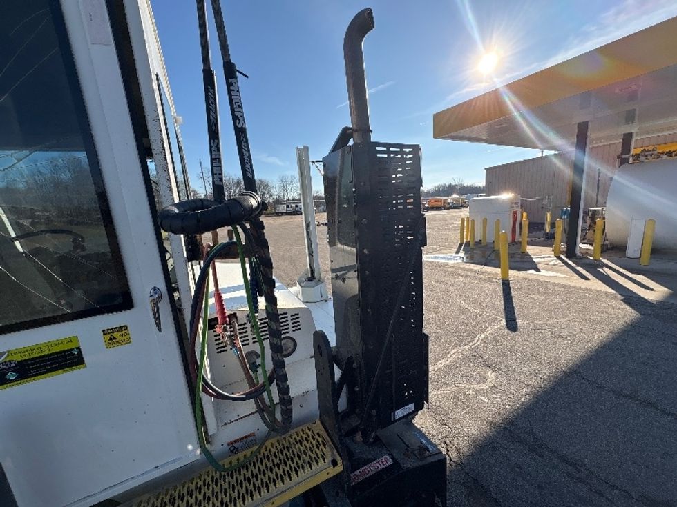 Yard Truck-Heavy Duty Tractors-Autocar-2022-ACTT42-Kalamazoo-MI-59,514\n\t\tmiles-$ 94,750 - Image 17