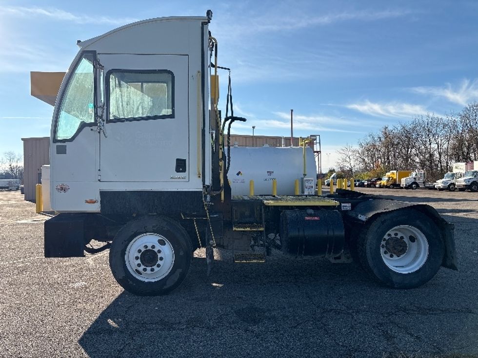 Yard Truck-Heavy Duty Tractors-Autocar-2022-ACTT42-Kalamazoo-MI-59,514\n\t\tmiles-$ 94,750 - Image 4