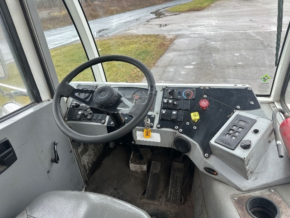 Yard Truck-Heavy Duty Tractors-Autocar-2022-ACTT42-Kalamazoo-MI-61,625\n\t\tmiles-$ 88,750 - Image 13