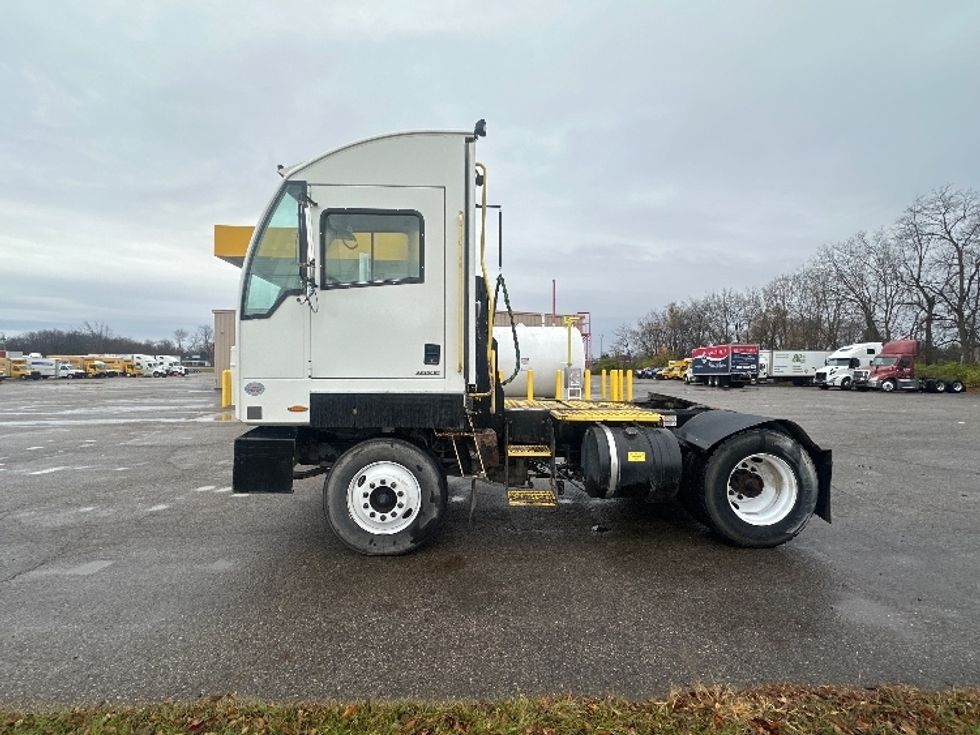 Yard Truck-Heavy Duty Tractors-Autocar-2022-ACTT42-Kalamazoo-MI-61,625\n\t\tmiles-$ 88,750 - Image 4
