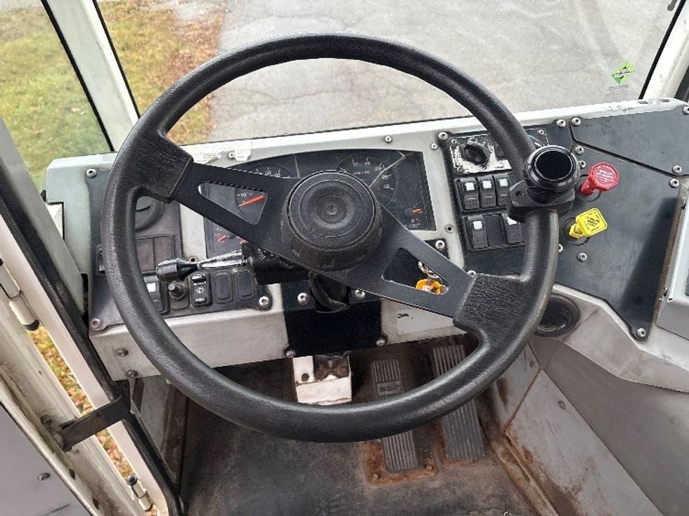 Yard Truck-Heavy Duty Tractors-Autocar-2022-ACTT42-Kalamazoo-MI-64,176\n\t\tmiles-$ 88,250 - Image 11