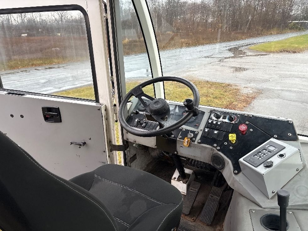 Yard Truck-Heavy Duty Tractors-Autocar-2022-ACTT42-Kalamazoo-MI-64,176\n\t\tmiles-$ 88,250 - Image 13