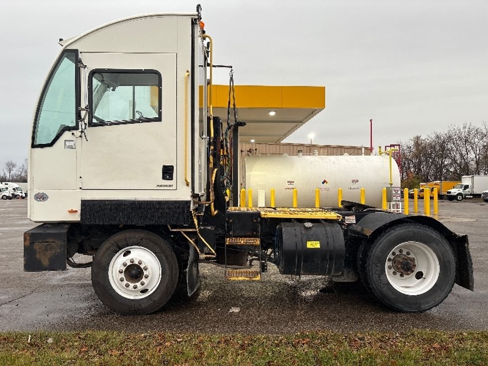 Yard Truck-Heavy Duty Tractors-Autocar-2022-ACTT42-Kalamazoo-MI-64,176\n\t\tmiles-$ 88,250 - Image 4