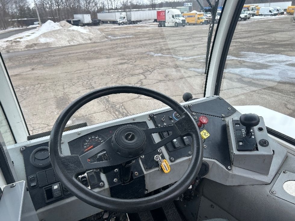 Yard Truck-Heavy Duty Tractors-Autocar-2023-ACTT42-Cadillac-MI-36,972\n\t\tmiles-$ 110,250 - Image 10