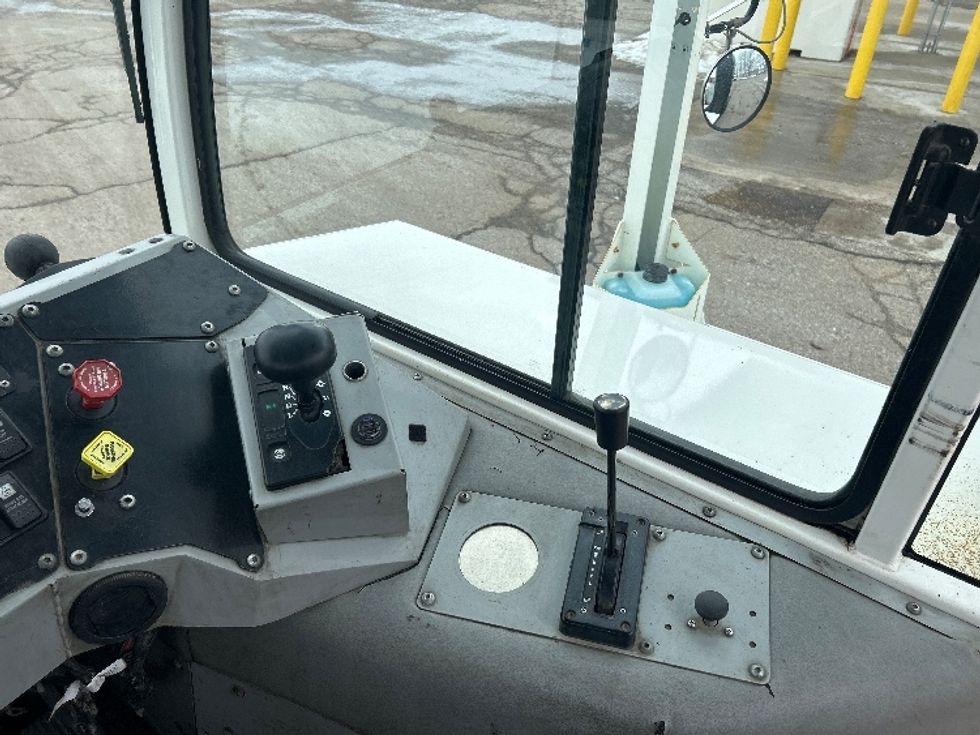 Yard Truck-Heavy Duty Tractors-Autocar-2023-ACTT42-Cadillac-MI-36,972\n\t\tmiles-$ 110,250 - Image 12