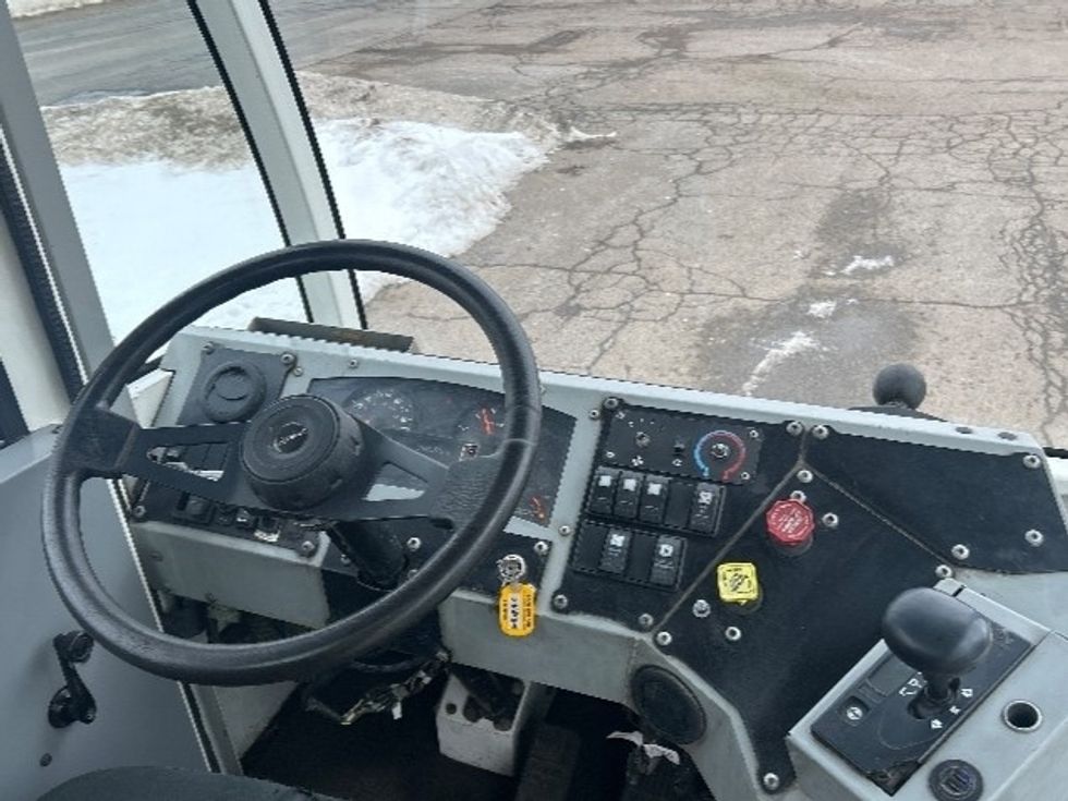 Yard Truck-Heavy Duty Tractors-Autocar-2023-ACTT42-Cadillac-MI-36,972\n\t\tmiles-$ 110,250 - Image 14