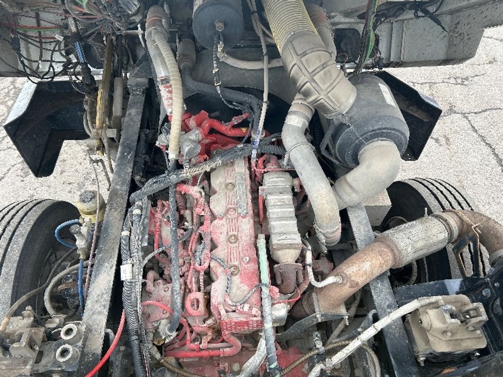 Yard Truck-Heavy Duty Tractors-Autocar-2023-ACTT42-Cadillac-MI-36,972\n\t\tmiles-$ 110,250 - Image 17