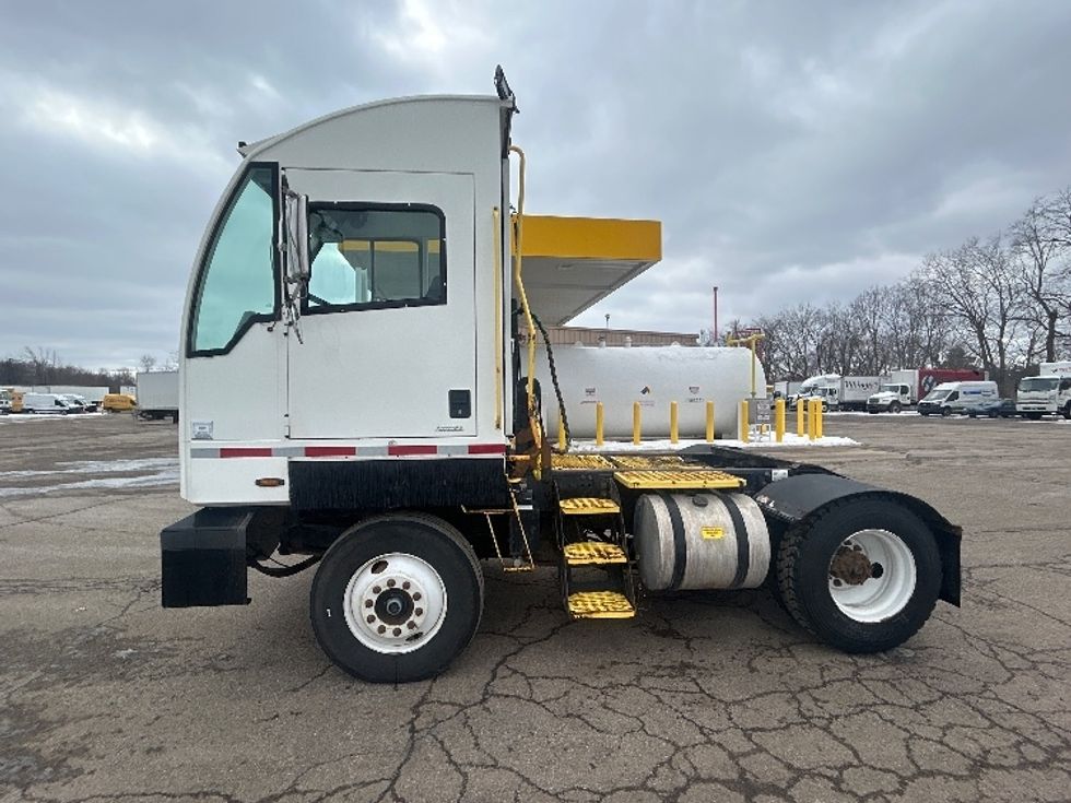 Yard Truck-Heavy Duty Tractors-Autocar-2023-ACTT42-Cadillac-MI-36,972\n\t\tmiles-$ 110,250 - Image 4