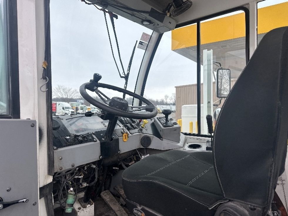 Yard Truck-Heavy Duty Tractors-Autocar-2023-ACTT42-Kalamazoo-MI-49,004\n\t\tmiles-$ 107,250 - Image 10