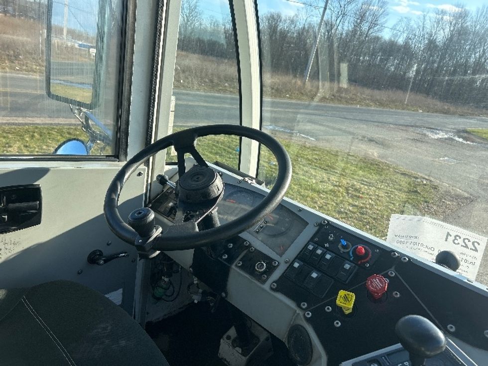 Yard Truck-Heavy Duty Tractors-Autocar-2023-ACTT42-Kalamazoo-MI-49,004\n\t\tmiles-$ 107,250 - Image 12