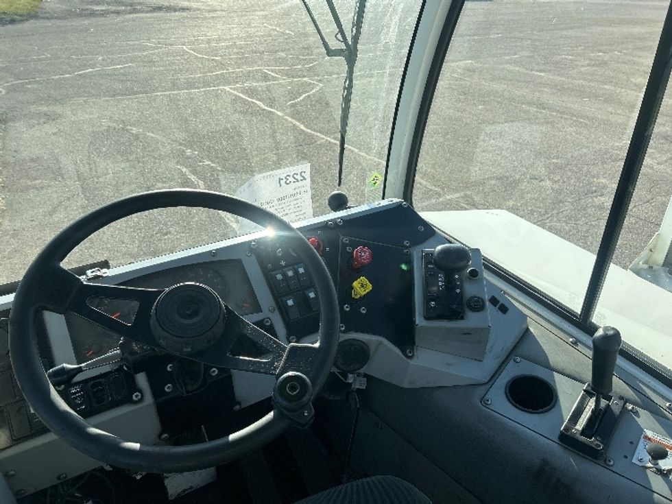 Yard Truck-Heavy Duty Tractors-Autocar-2023-ACTT42-Kalamazoo-MI-49,004\n\t\tmiles-$ 107,250 - Image 13