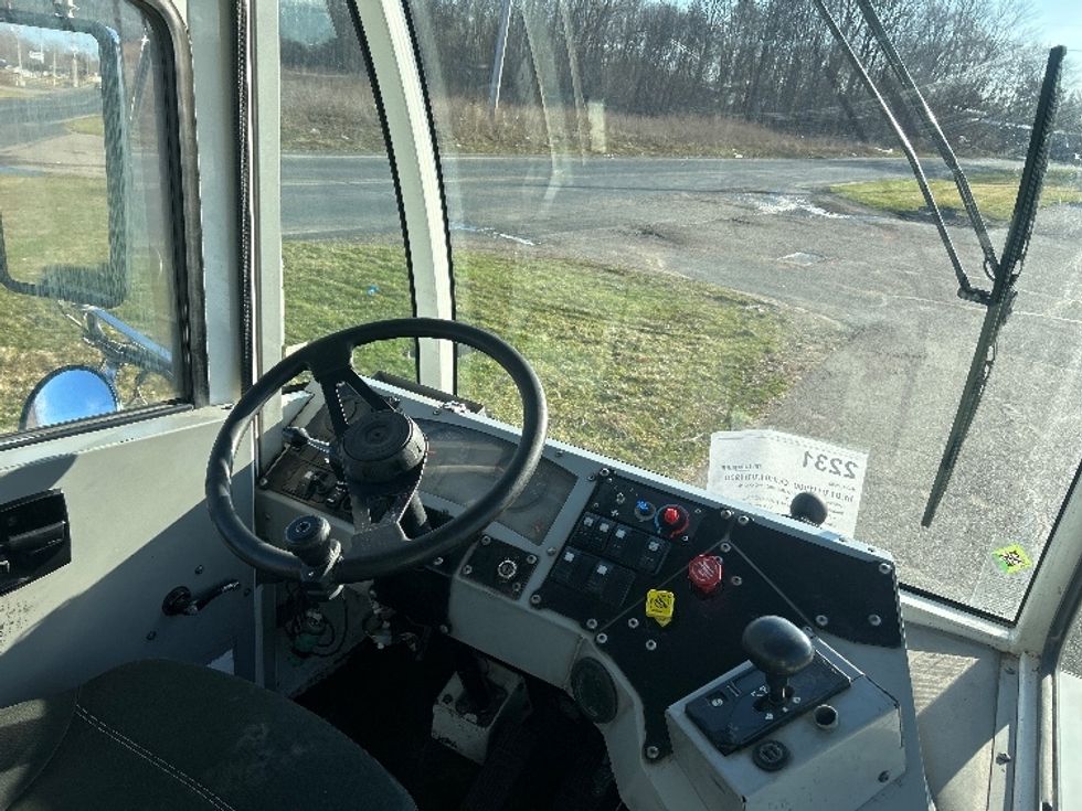 Yard Truck-Heavy Duty Tractors-Autocar-2023-ACTT42-Kalamazoo-MI-49,004\n\t\tmiles-$ 107,250 - Image 14