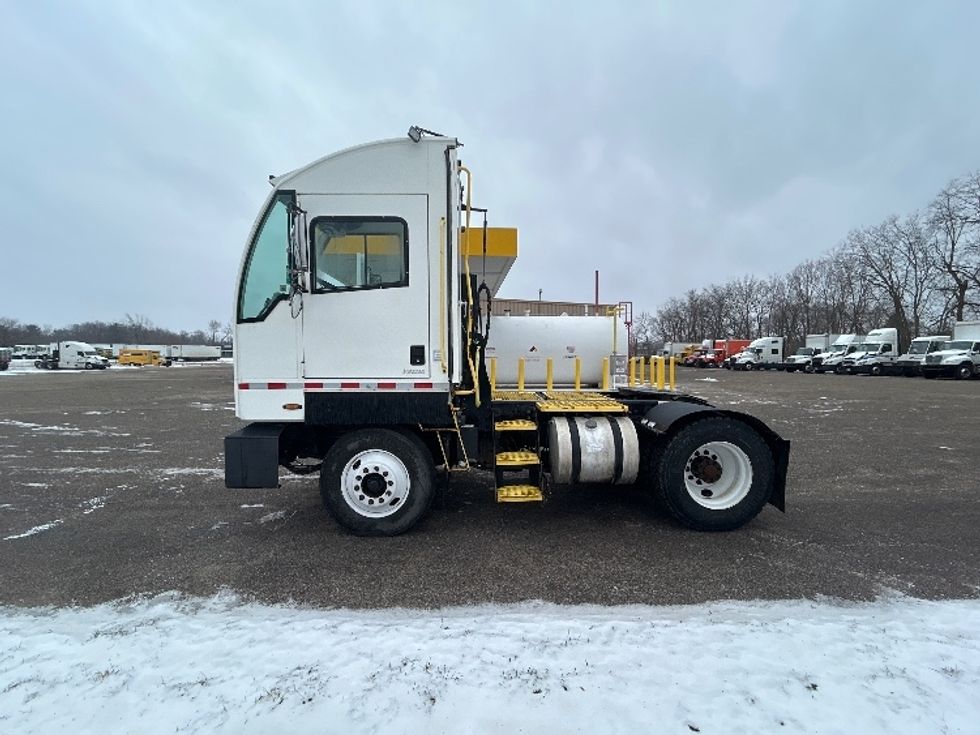 Yard Truck-Heavy Duty Tractors-Autocar-2023-ACTT42-Kalamazoo-MI-49,004\n\t\tmiles-$ 107,250 - Image 4
