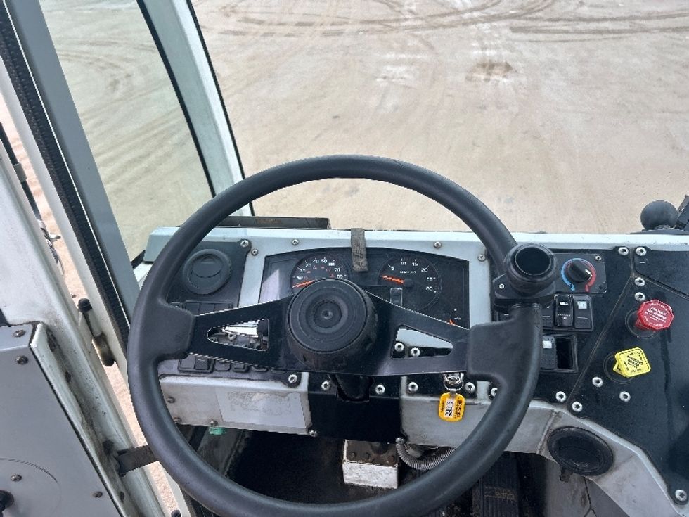 Yard Truck-Heavy Duty Tractors-Autocar-2023-ACTT42-Kalamazoo-MI-51,432\n\t\tmiles-$ 107,250 - Image 11