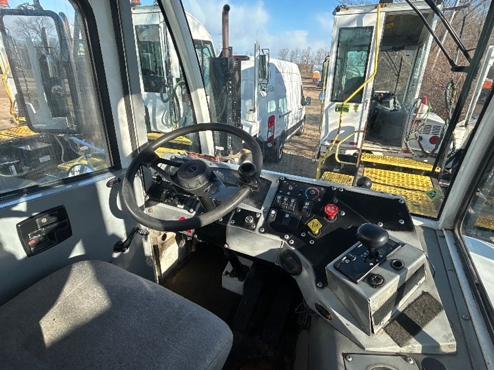 Yard Truck-Heavy Duty Tractors-Autocar-2023-ACTT42-Kalamazoo-MI-51,432\n\t\tmiles-$ 107,250 - Image 12